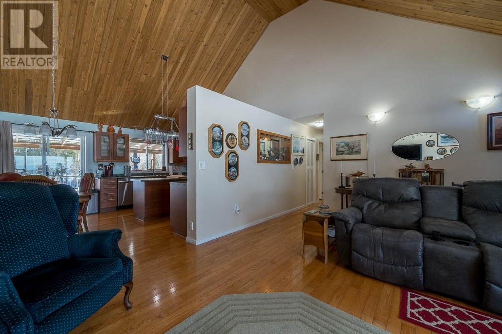 2104 Country Woods Road Sorrento Photo 6
